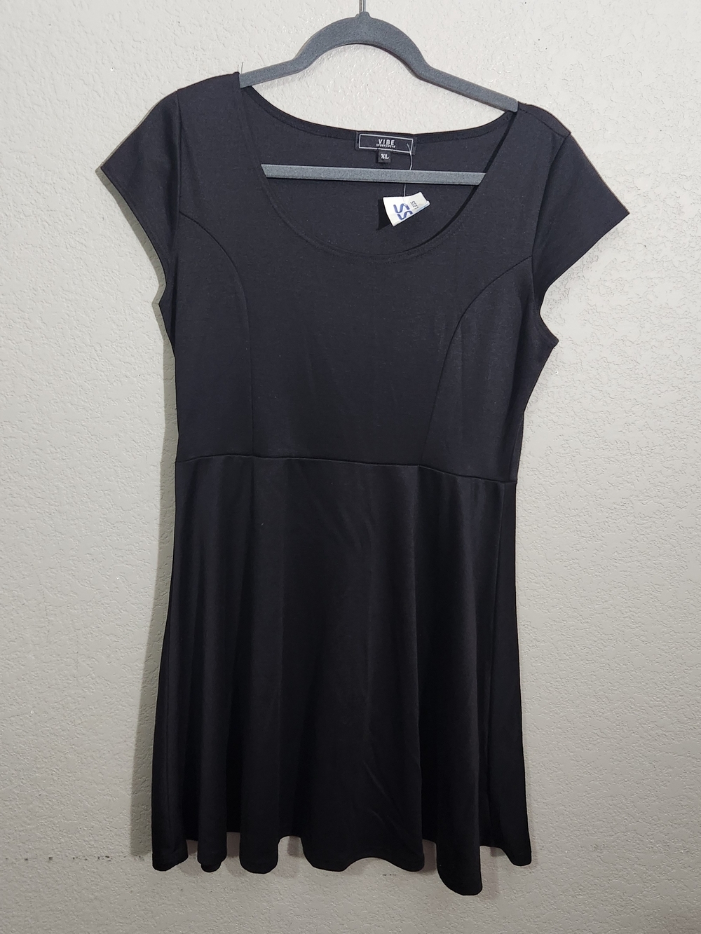 Vibe Black Scoop Neck Cap Sleeve Midi Dress